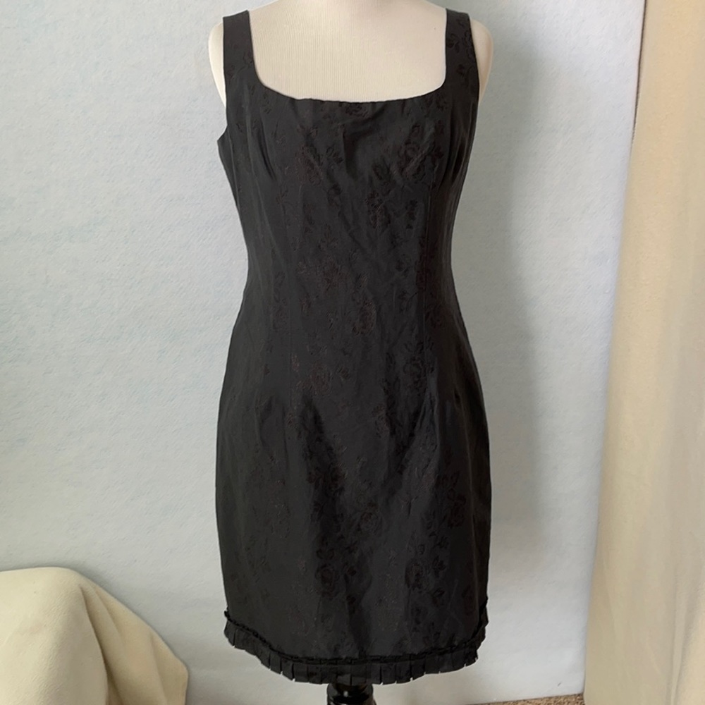Searle Embroidered Floral Sleeveless Fitted Dress